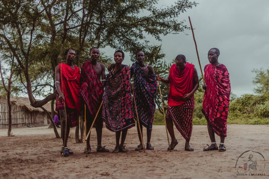 Masaje w tradycyjnych strojach – spotkanie z lokalną kulturą podczas safari do Mikumi