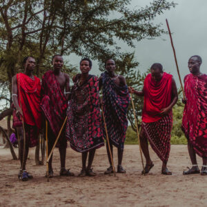 Masaje w tradycyjnych strojach – spotkanie z lokalną kulturą podczas safari do Mikumi